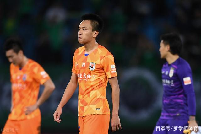 半场战报：十人应战，达曼协作2-0领先利雅得胜利